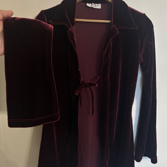 Le Château Vintage Burgundy Velvet Tie-Front Top - Picture 6 of 7